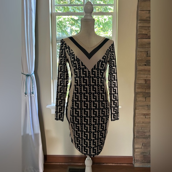 Dresses & Skirts - Unbranded Chic Geometric Black and Cream Dress Size Medium NWOT🤎🖤
